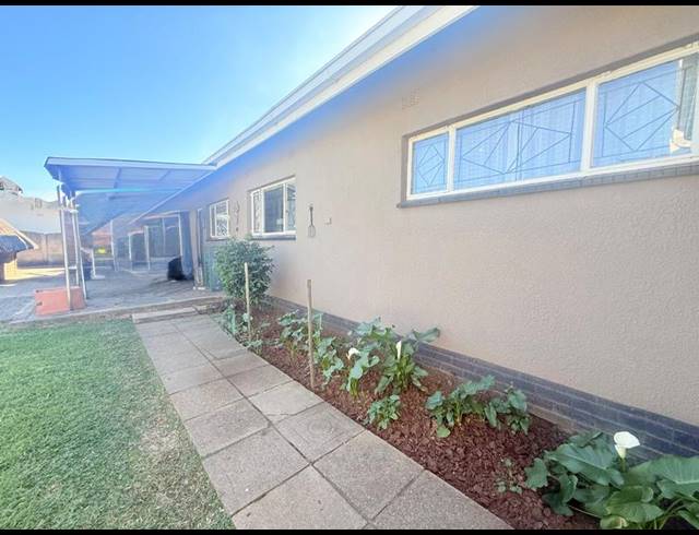 3 BEDROOM HOUSE FOR SALE IN VANDERBIJLPARK SE 1